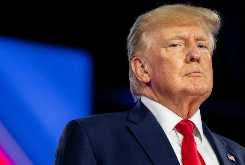 Bashkëpunëtorët e Trump në ‘telashe’, u shkon fletë-thirrja për t’u marrë në pyetje