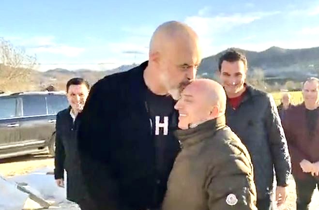 E rrallë/  IKMT dhe policia çojnë në prokurori oligarkun Salillari