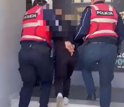 Lëvizte i armatosur dhe me drogë me vete, arrestohet 32-vjeçari në Tiranë