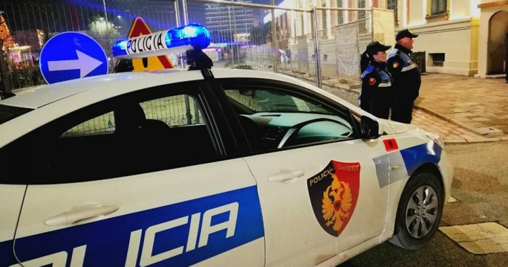 Kërkohej për mashtrim, 31-vjeçari në Tiranë kapet me armë dhe municion luftarak