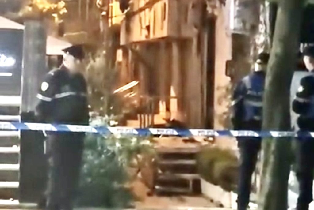 Tiranë,  i vihet  lëndë plasëse dyqanit të rrobave