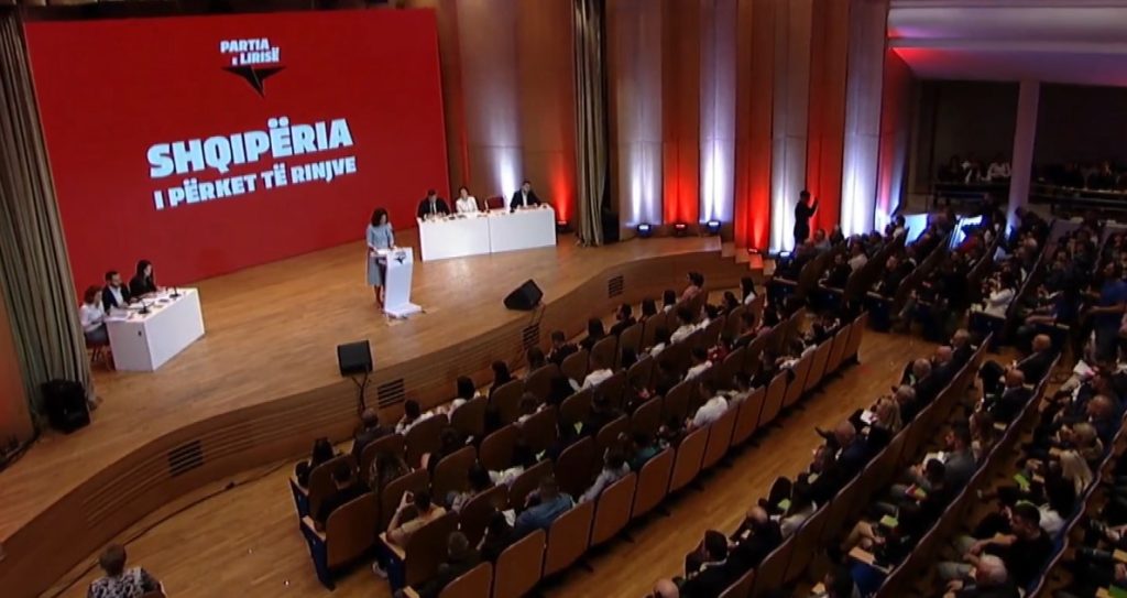 Zbardhet rezoluta e Partisë së Lirisë: Ndryshimet në Kushtetutë vetëm me referendum
