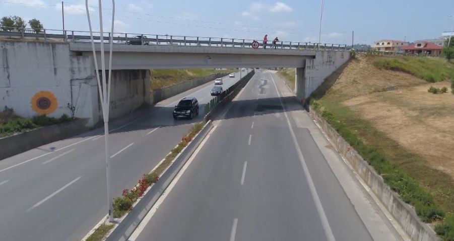 Shpallet në kërkim për pengmarrjen, zbulohet lidhja e tij me “Rrumin