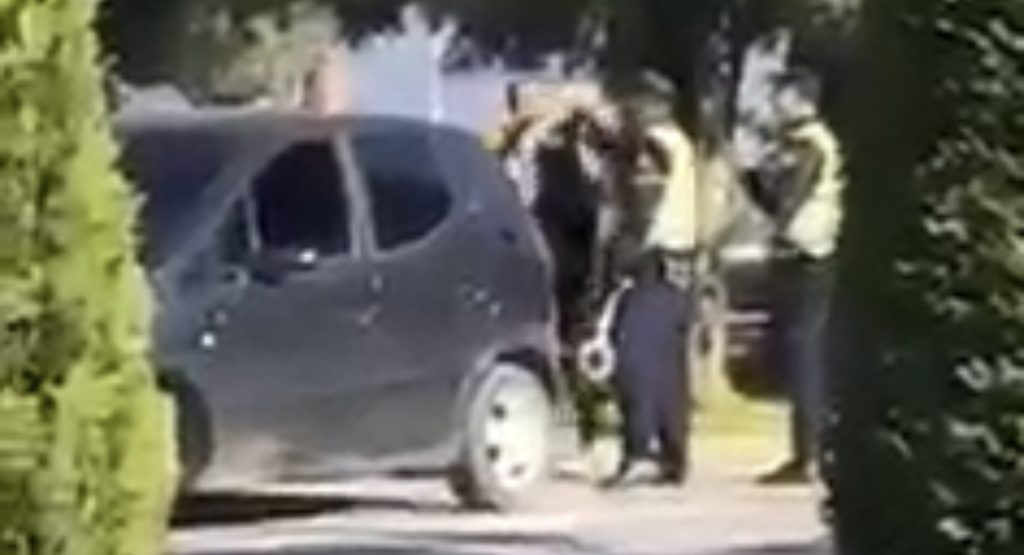 Berisha publikon videon e efektivit të policisë: Shikoni si e gjuan qytetarin krimineli me uniformë