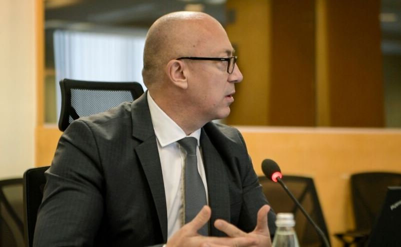 Kryetari i Listës Serbe : Bllokim rruge nëse Kosova  konfiskon makinat me targa serbe