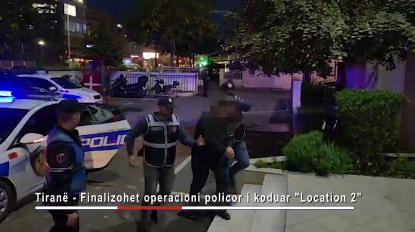 Tiranë, ishin në kërkim prangosen dy persona