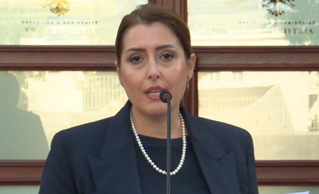 Ministrja e Shëndetësisë: Mbështesim nënat e papuna me 3 ose më shumë fëmijë!