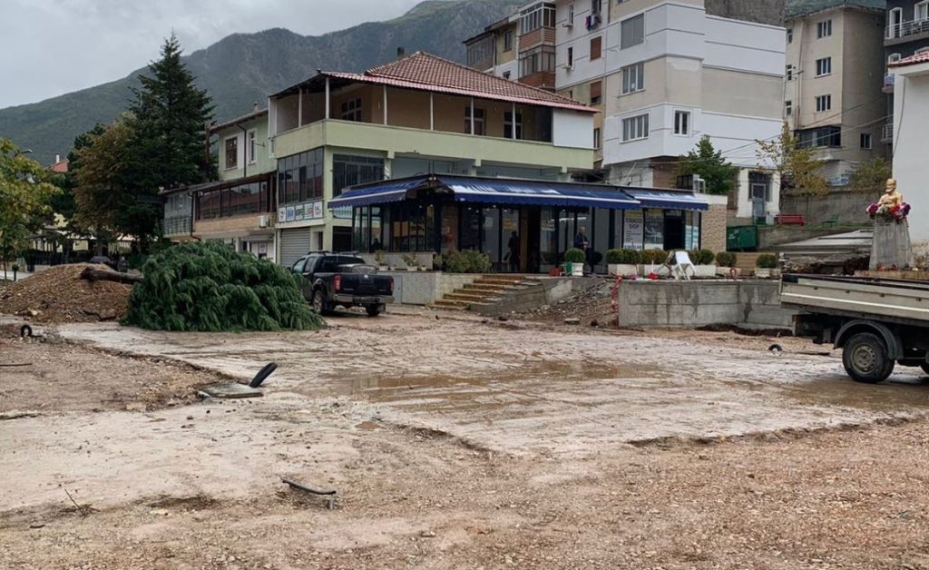 Degradon pedonalja e “Rilindjes Urbane” në Bulqizë