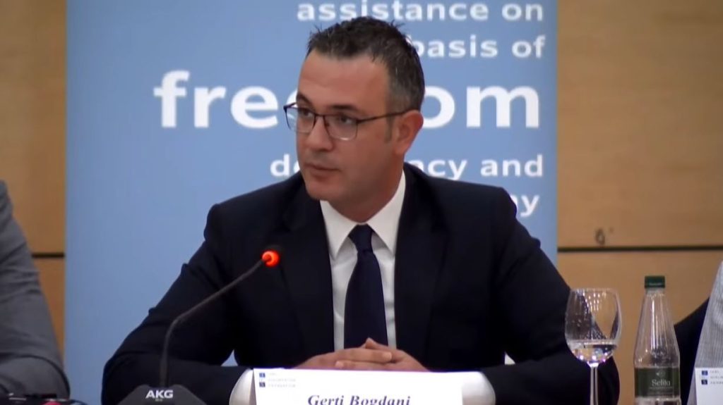 Gert Bogdani shfaqet në krah të Berishës: Ka ardhur koha për ndryshim!