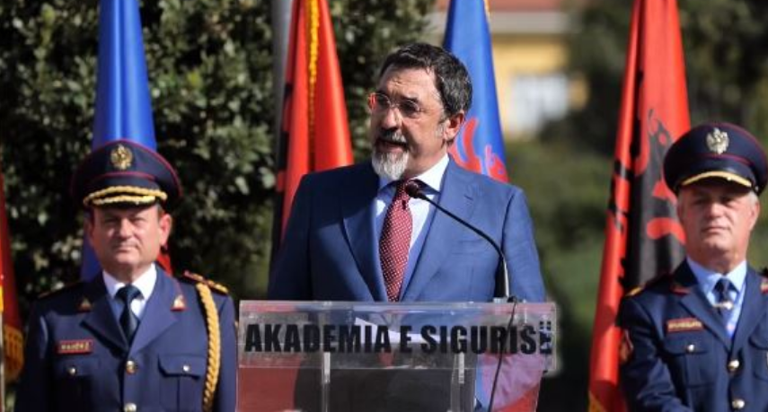 Ministri i Brendshëm u jep porosi efektivëve të rinj të sapodiplomuar: Mos u thyeni nga krimi, as nga politika