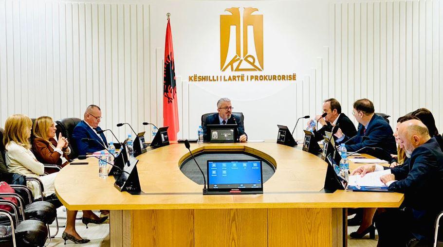 Rregullorja e re e KLP-së ‘cënon’ lirinë e medias në Shqipëri