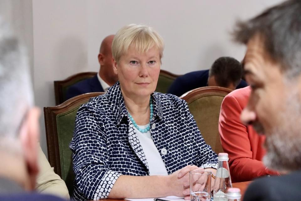 Takimi me deputetët e PD në kryesinë e Kuvendit,  Ambasadorët shqetësim për financimin rus