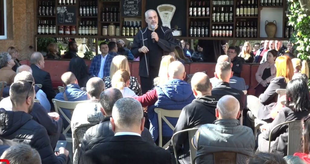 Rama akuza opozitës: Nuk heqin dorë nga ideja se i kanë bërë nder Shqipërisë duke frymëzuar ndërtime pa leje