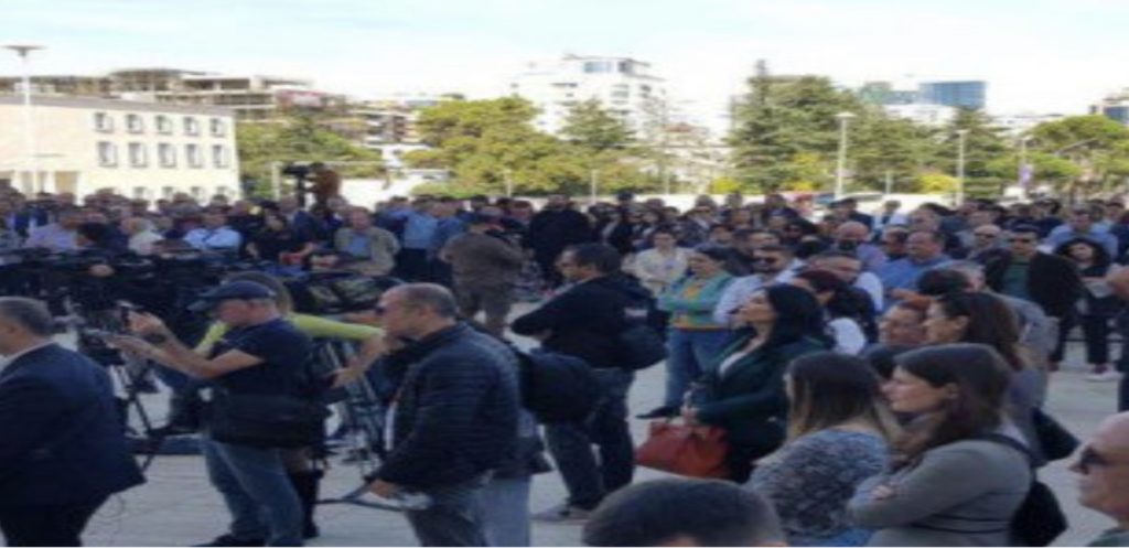 Pedagogët sërish bojkot e tubim sot, Berisha: Mbështetje totale protestës së fuqishme universitare