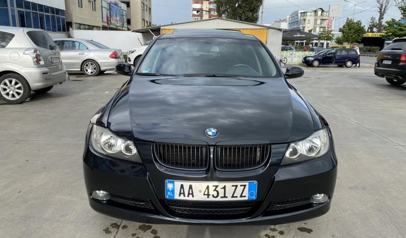 Arrestohet “mashtruesi” fierak, i mori makinën për riparim dhe nuk e ktheu
