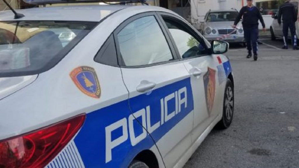 Fier/ Iu gjetën 21 mijë euro dhe më shumë se 16 mln lekë në makinë/ Nis  procedimi penal për 39-vjeçarin
