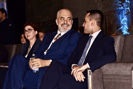 “Kontrabandë vaksinash”, Rama sqaron deklaratën: Zoti na ruajt! Shaka për të përshkruar një bashkëpunim vëllazëror