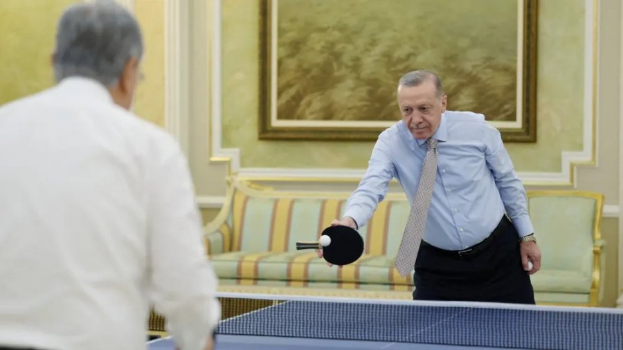 Erdogan nis bisedimet me Putinin