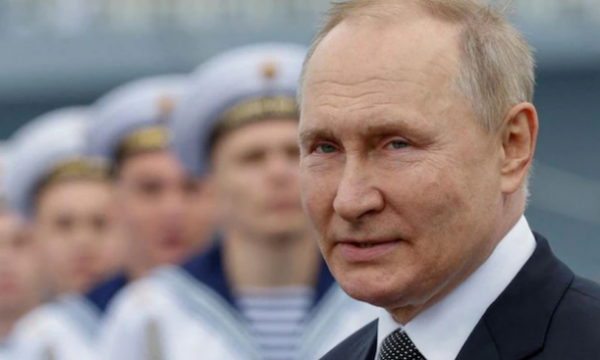 Putin merr dhuratat e çuditshme për 70 vjetorin, bostan e shalqinj, traktor dhe një…