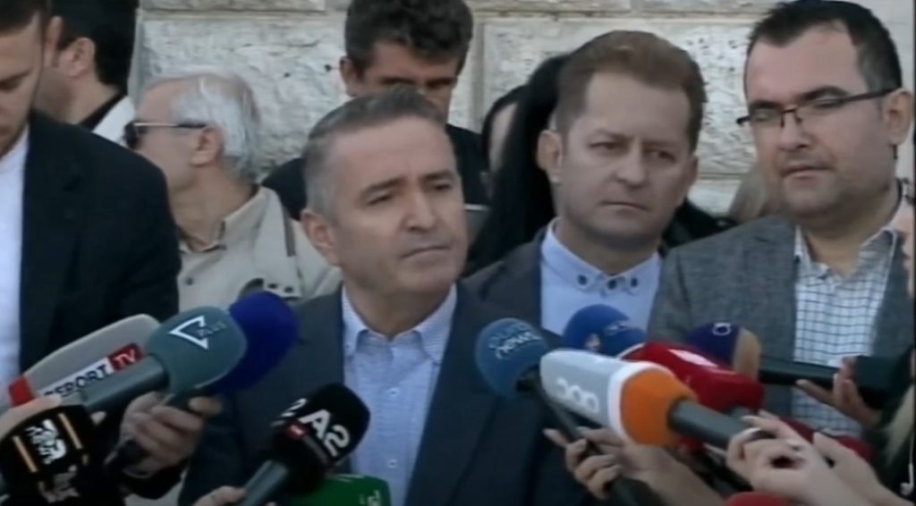 Profesori nga protesta : Një pastrues në FSHZH paguhet më shumë se ne