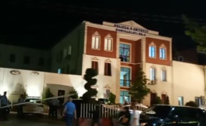 AMP reagon pas denoncimit të qytetarit: Agjentët e krimeve ishin në mision të veçantë, një makinë