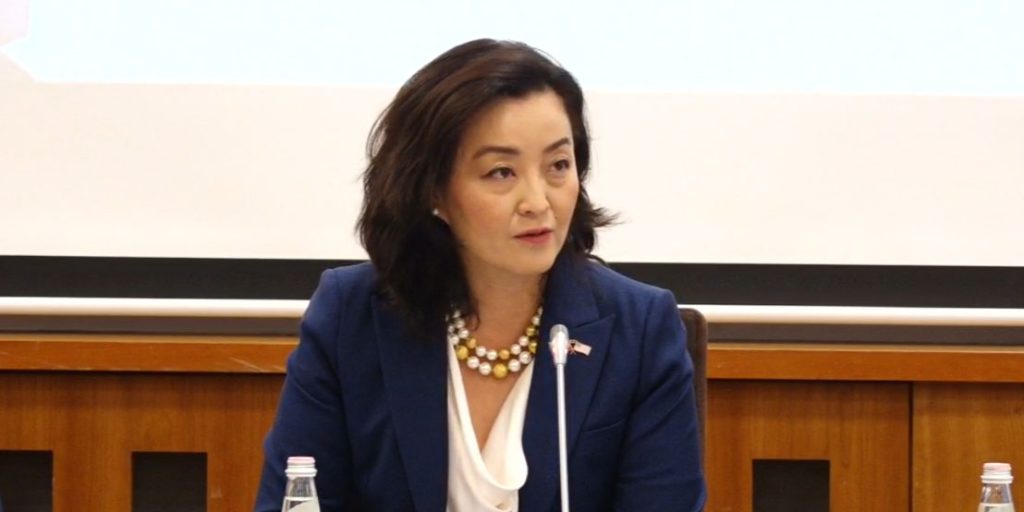 Përpjekje për të joshur prokurorë e gjyqtarë”- Mesazhi i fortë i ambasadores Kim: Koha për të thyer modelet e vjetra të korrupsionit!