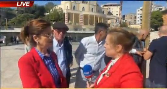 Banorët në Durrës protestë para bashkisë, kundërshtojnë zhvendosjen në periferi:  Tokat tona po përdoren…