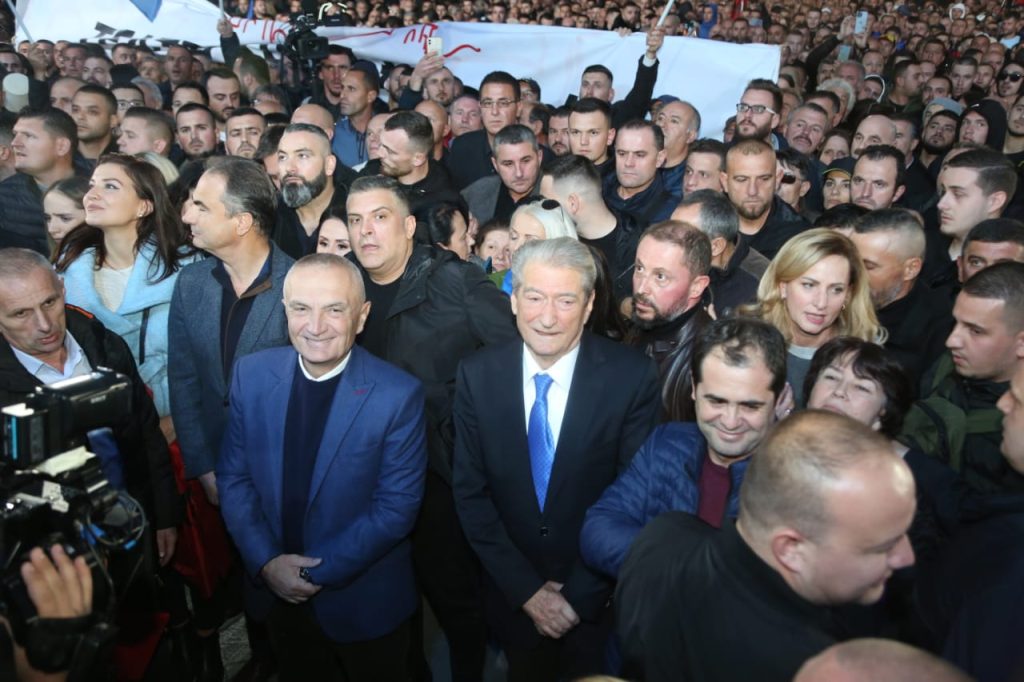 FOTO/Meta: Marrëveshja historike për Referendumin, u jep shqiptarëve fuqinë për të qenë zot të Shqipërisë