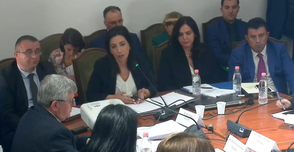 Pedagogët ultimatum për rritje page, ministrja Kushi: Tre universitete reflektuan pas vendimit të qeverisë