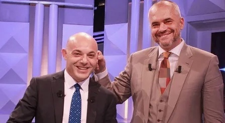 Partia e Gazetarëve rrëmben pushtetin!