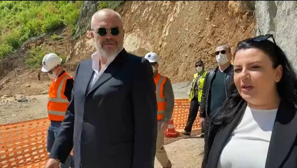 320 milionë euro për vetëm 46 kilometra rrugë, e cila do bëhet me pagesë prej 2 eurosh
