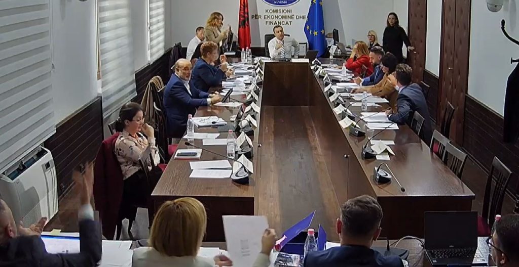 Ndërpritet mbledhja e Komisionit të Ekonomisë, Shalsi: S’jemi për t’u tallur këtu, do kalojmë direkt në votimp