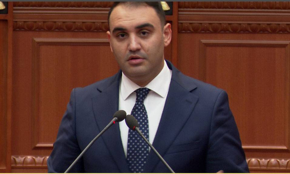 Diskutimet për projekt-buxhetin në Kuvend, Këlliçi akuza qeverisë: Keni zbrazur vendin për të mbushur xhepat tuaj
