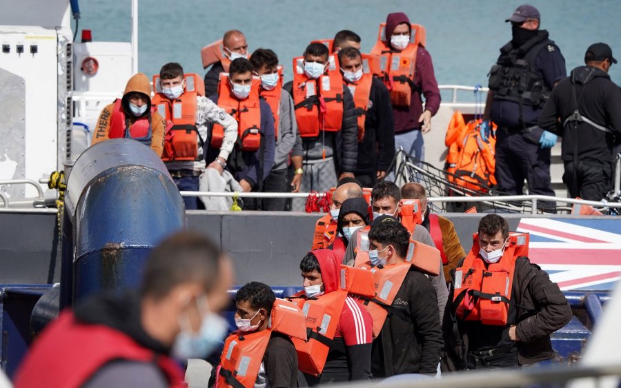 Azilantë – 15 mijë shqiptarë kanë ikur zyrtarisht në BE dhe Angli këtë vit