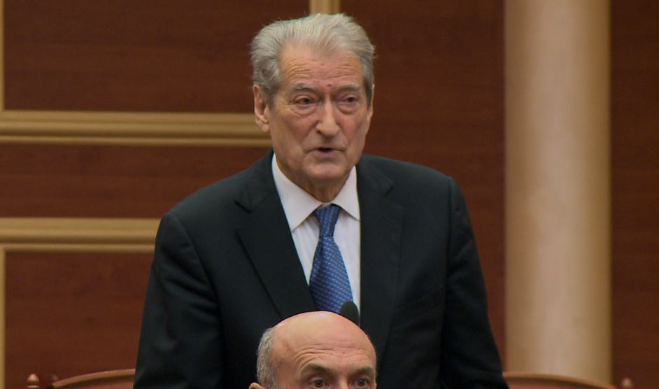 Berisha lë Kuvendin: Bëhet gjithçka në funksion të shuarjes së zërit të opozitës se janë të tmerruar nga vjedhjet që bëjnë