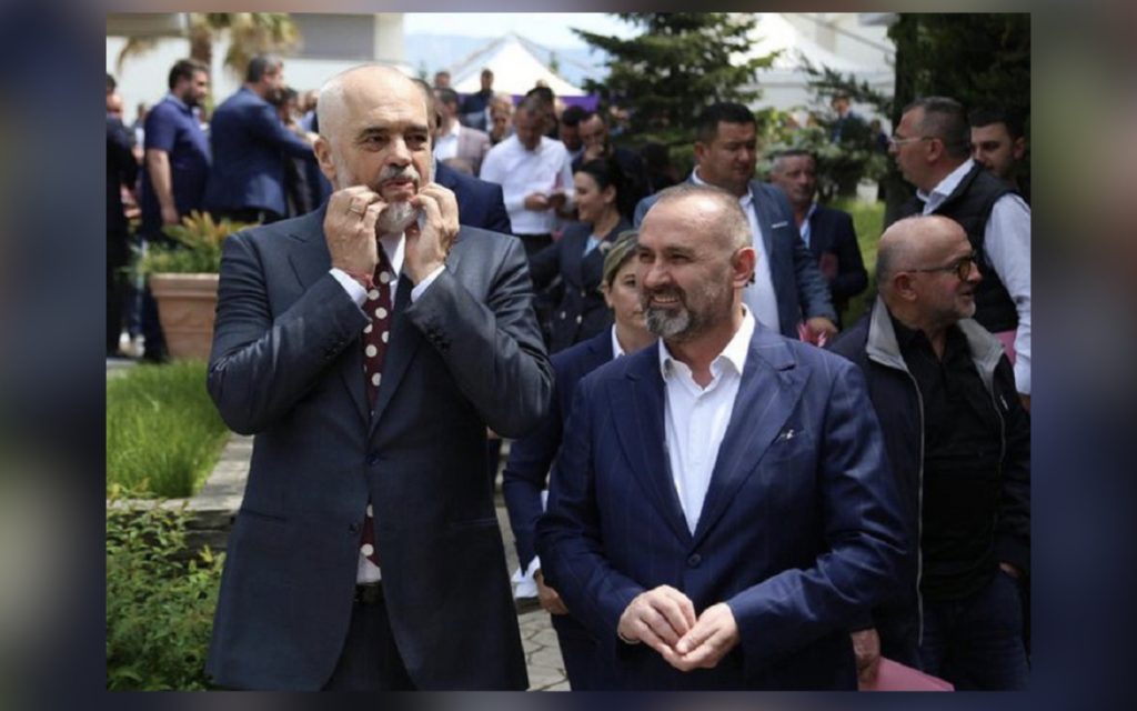 Ulsi Manja emëron familjen dhe gjithë farefisin në administratën shtetërore