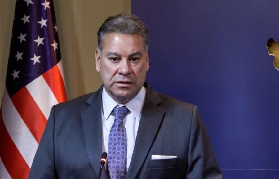 Escobar: Po presim marrëveshjen për targat Kosovë – Serbi