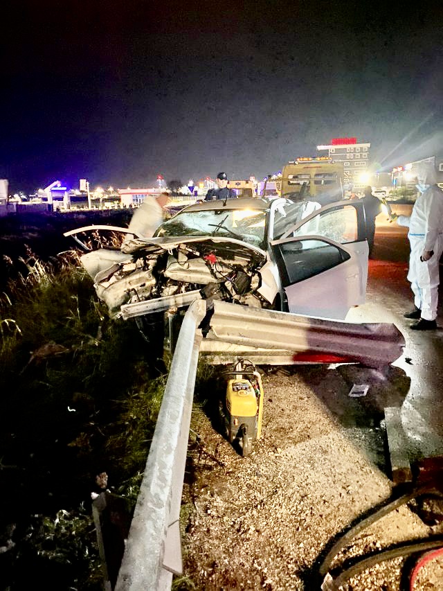 FOTO/ Pamje nga vendi ku ndodhi aksidenti tragjik me dy viktima në autostradën Tiranë-Durrës