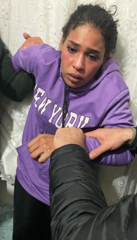 Momenti kur arrestohet gruaja e dyshuar për shpërthimin me bombë në Stamboll