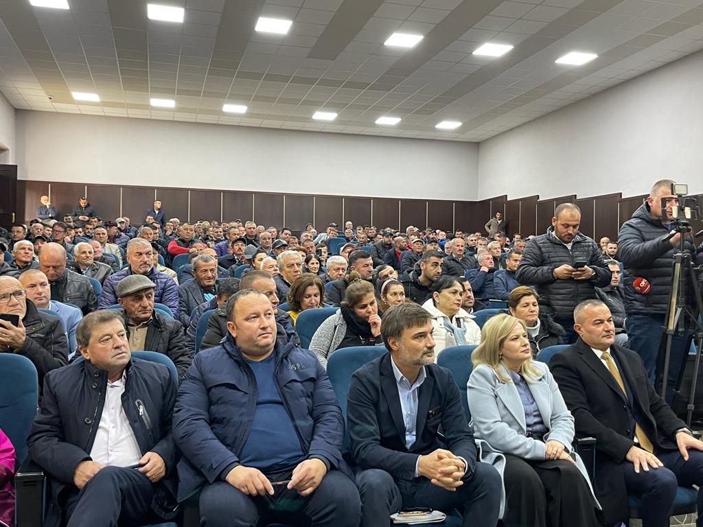 Alibeaj prezanton Agron Kapllanin në Fier: I dha provat katër vjet se i trajton njësoj qytetarët e djathtë e të majtë