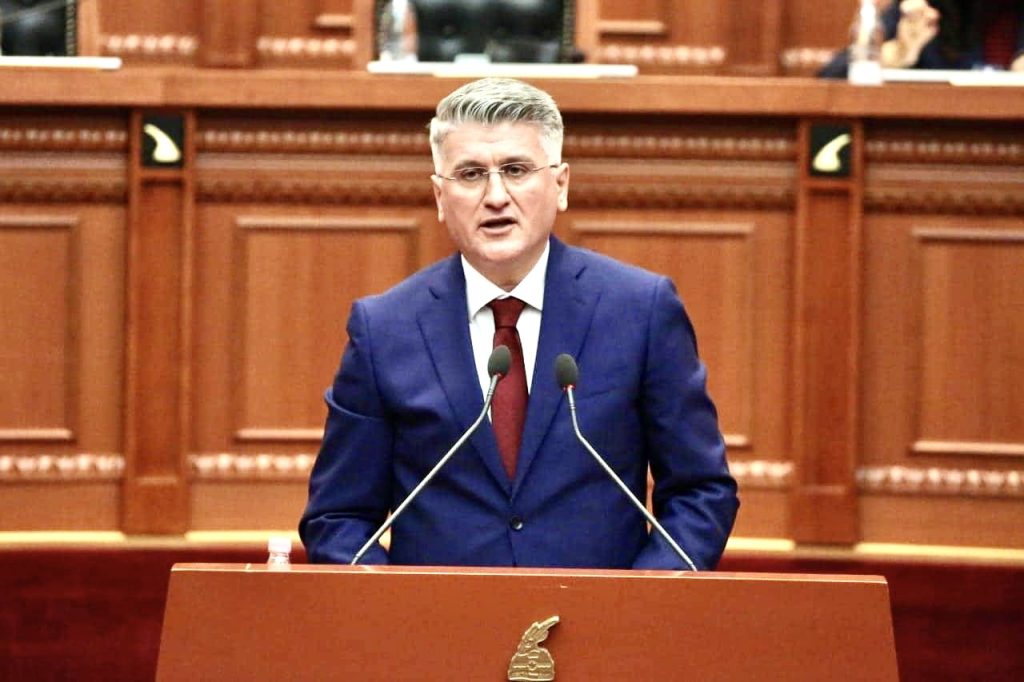 Analiza satirike / Zemrën i ke thyer Doktorit dhe katoliçizmen në PD ja dorëzove  Aldushit