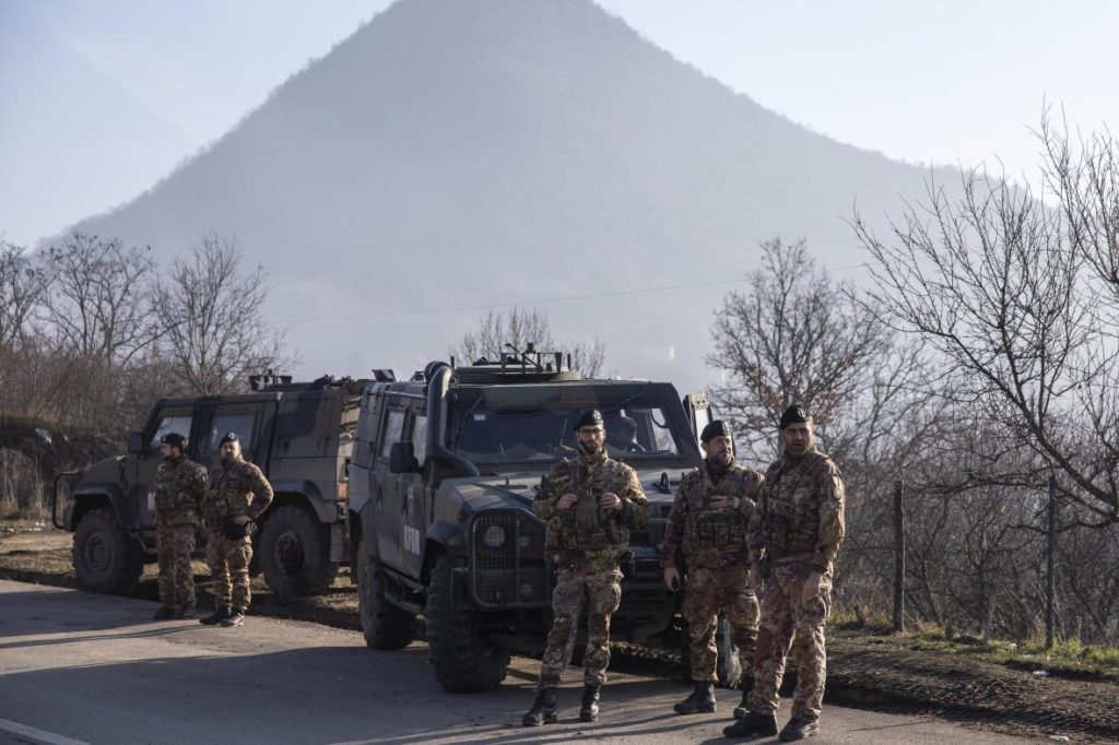 The Times: Trupat serbe në ‘gatishmëri të plotë luftarake’ ndërsa tensionet me Kosovën rriten