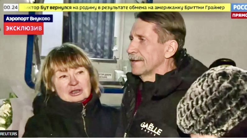 Media shtetërore ruse feston ‘fitoren’ e Putinit në shkëmbimin e të burgosurve