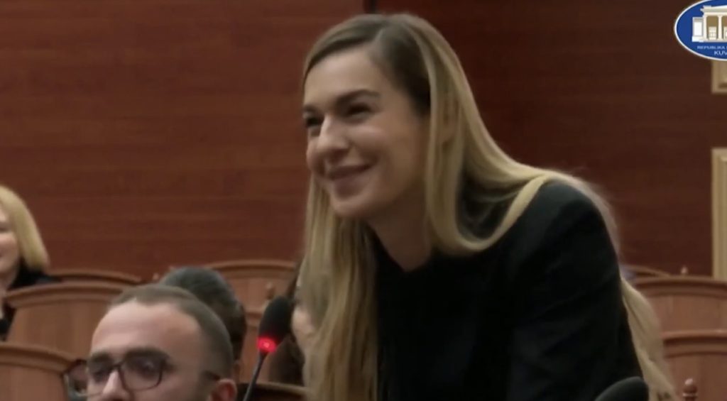 Ori Nebijaj dhe Petrit Doda betohen në Kuvend