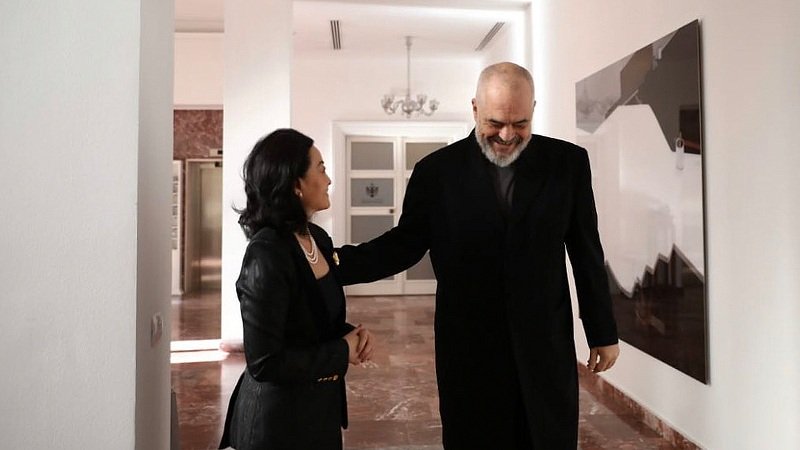 Pse  po e largon Rama ambasadoren KIM?!