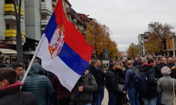 “The Economist” : Serbia mund të përpiqet ta imitojë strategjinë e Putinit për pushtimin e Krimesë