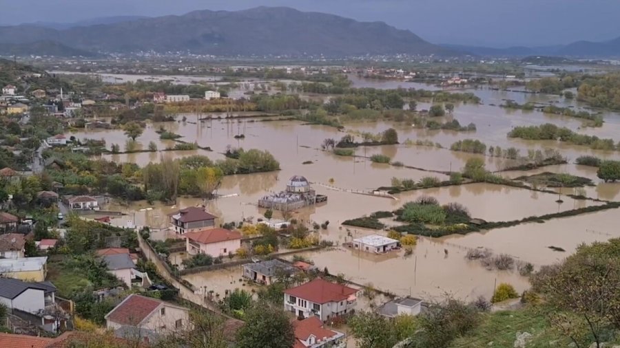 Përmbytje në Qarkun Lezhë, disa hidrovorë në pikën kritike nga reshjet e shiut