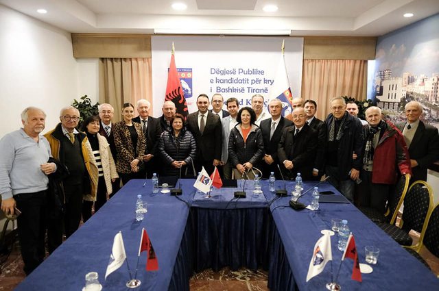 Zgjedhjet e 14 Majit/ Këlliçi  tregon sloganin e fushatës,…