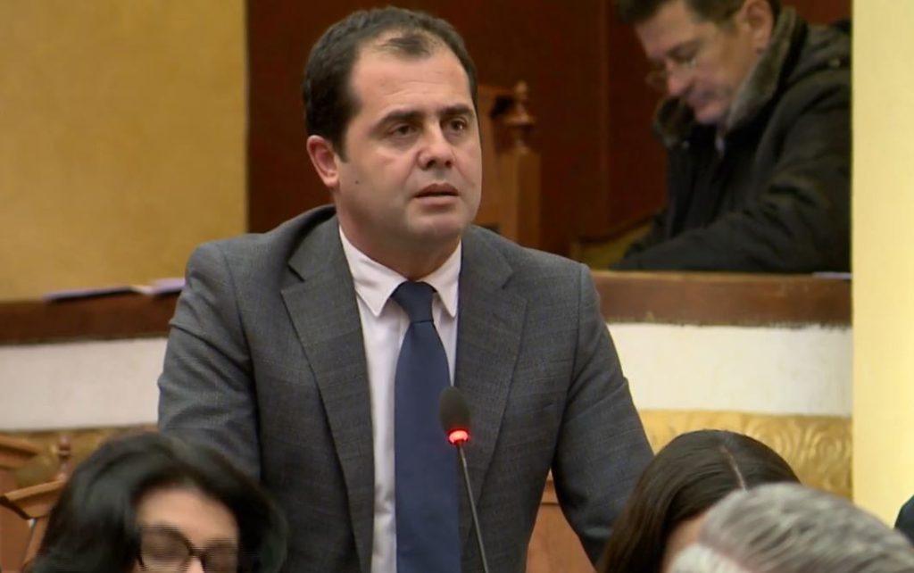 Inceneratorët/ Bylykbashi akuza qeverisë nga Kuvendi: Skemë korruptive që në Itali e bën mafia, këtu e bën qeveria!
