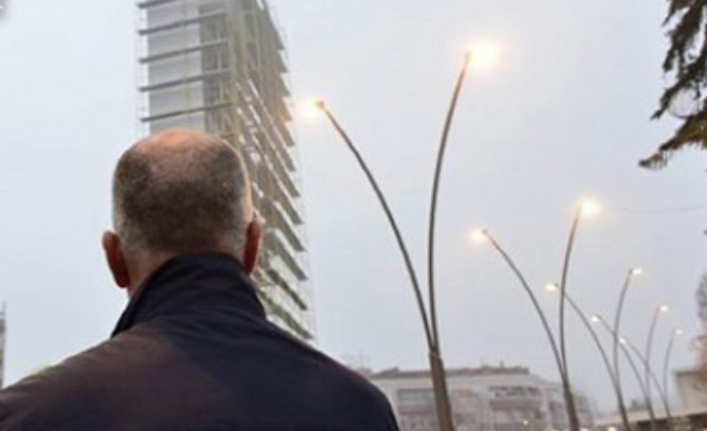 ‘Grupet kriminale pastrojnë para në kulla e hotele luksoze në Shqipëri’